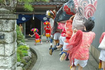 富山県射水市、作道地区の獅子舞