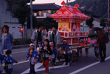 富山県庄川町、庄川観光祭りの写真-とやま倶楽部