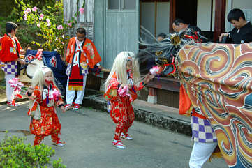 富山県南砺市（旧平村）下出地区の獅子舞