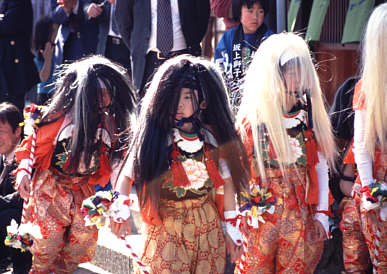 富山県利賀村-坂上地区の獅子舞