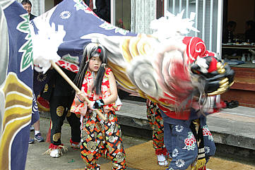 利賀村-上百瀬地区の獅子舞２００４年５月５日