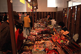 富山市民プラザで行われる駄菓子屋横町