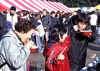 毎年富山城址公園で行われる富山ラーメン祭り